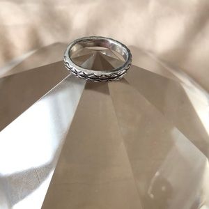 Zig zag band ring - Silvertone